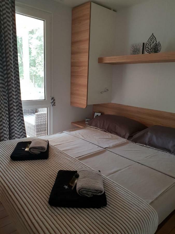 Mobile Home Starfish IV Camp Biograd Biograd Na Moru Exterior photo